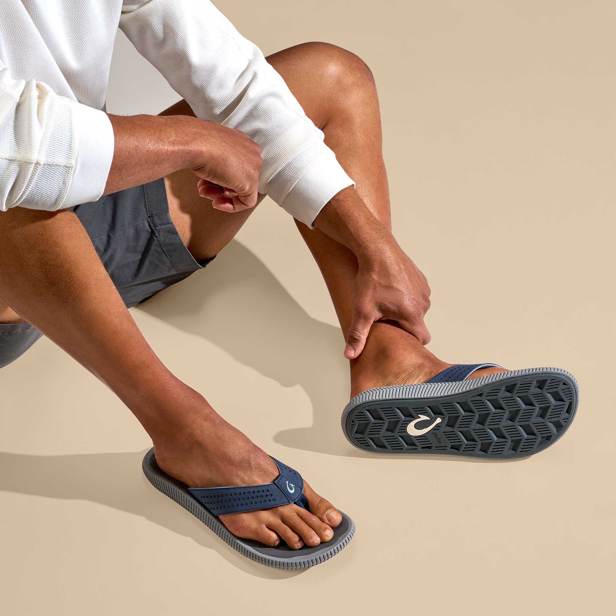 Ulele - Blue Depth / Charcoal 2 Ulele - Blue Depth / Charcoal