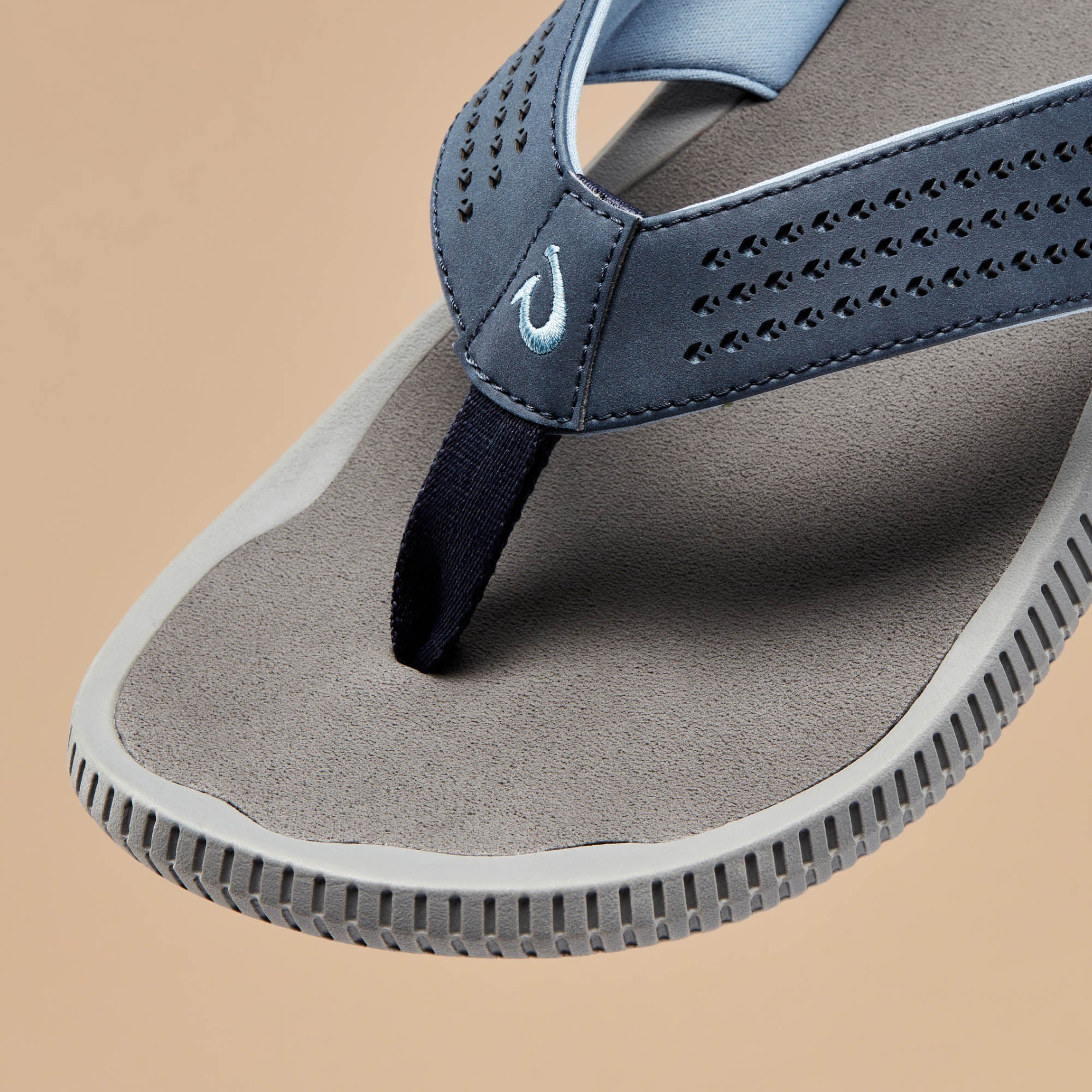 Ulele - Blue Depth / Charcoal 3 Ulele - Blue Depth / Charcoal