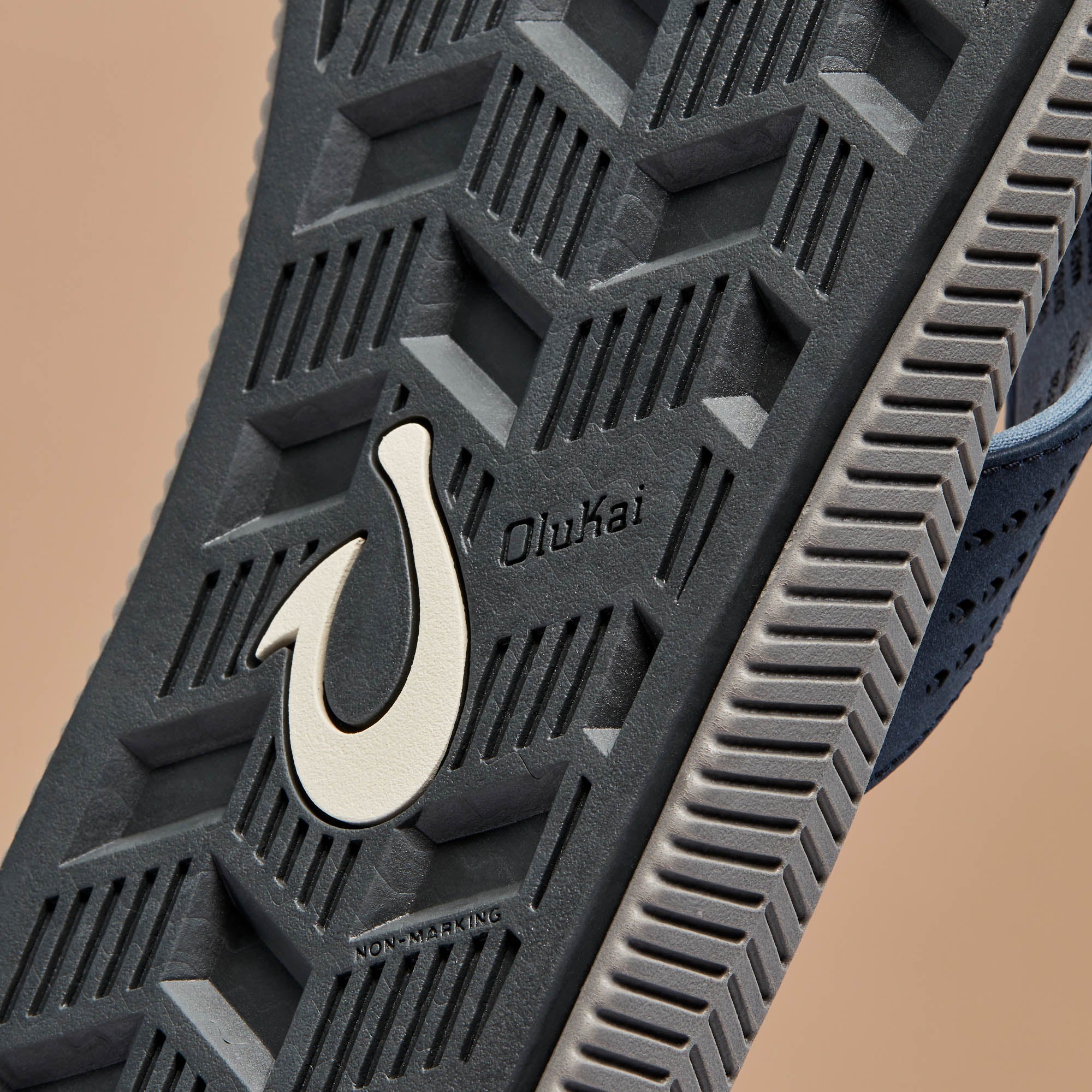 Ulele - Blue Depth / Charcoal 9 Ulele - Blue Depth / Charcoal