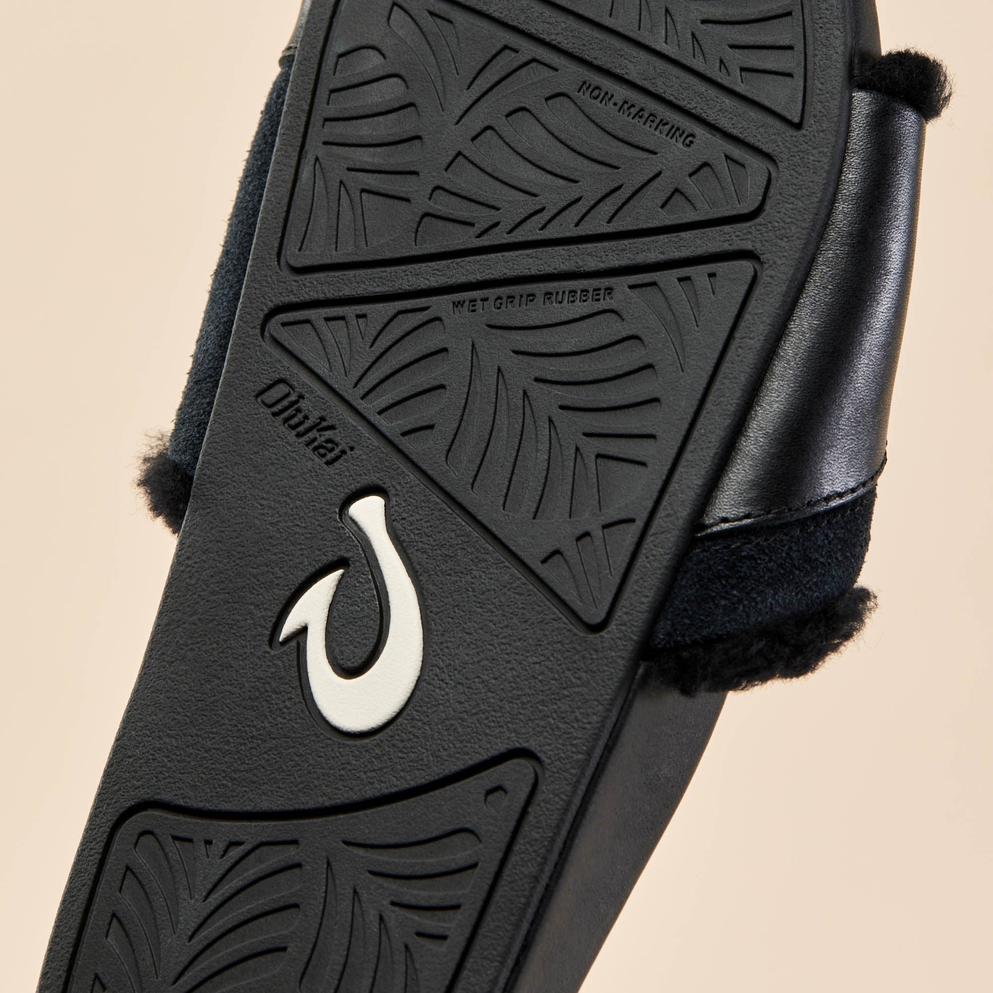 Hō‘ala Slide - Black 8 Hō‘ala Slide - Black